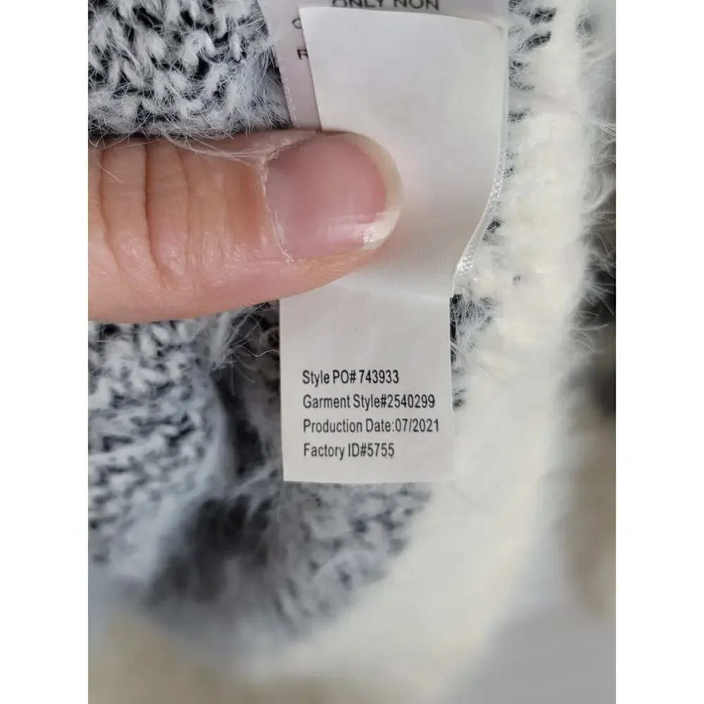 Maurices White Snowflake Eyelash Fuzzy Knit Pullover Sweater, sz Large